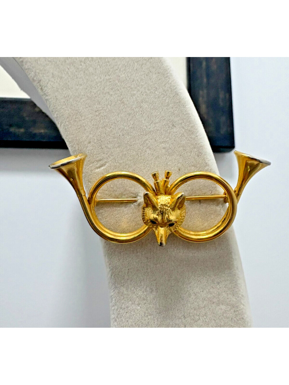 Vintage Gold Tone French Horn Fox Hunt Hunting Pin Brooch Equestrian